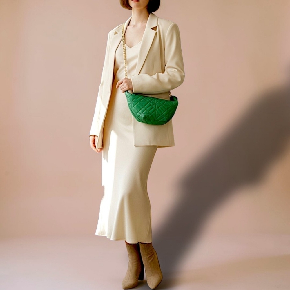 👛 NIB Gorgeous, Elegant Olivia Miller Green Quilted Crossbody Bag w/Gold Chain - Picture 4 of 9